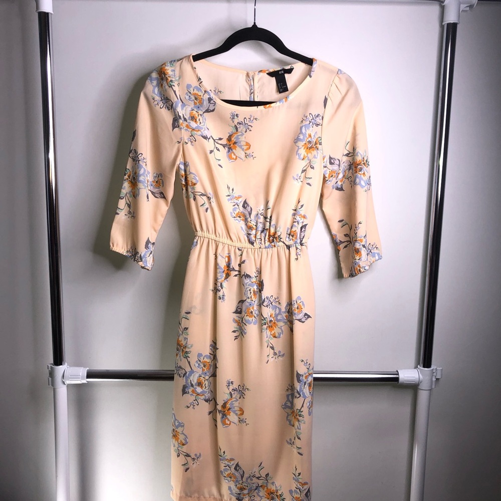 H&M Floral Elastic-Waist Light Peach Cream Size 4 Midi Dress